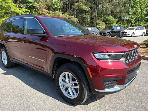 Used 2025 Jeep Grand Cherokee L Laredo w/ Luxury Tech Group I RWD image 5