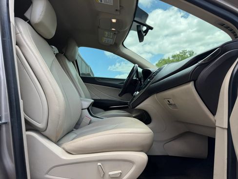 Used 2018 Lincoln MKC Premiere FWD image 23