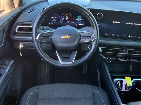 Used 2025 Chevrolet Traverse LT image 6