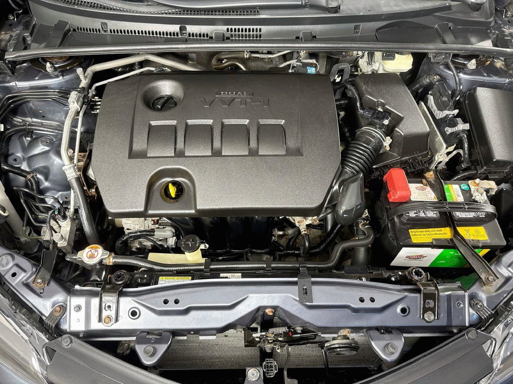 Used 2018 Toyota Corolla LE FWD image 33