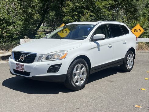 Used 2013 Volvo XC60 3.2 AWD/4WD image 3