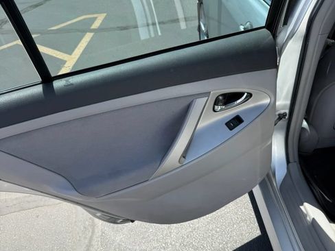Used 2010 Toyota Camry LE FWD image 8
