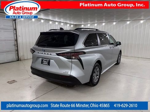 Used 2023 Toyota Sienna XLE AWD/4WD image 5
