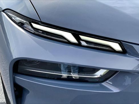 Certified 2024 BMW X7 xDrive40i w/ Premium Package image 28