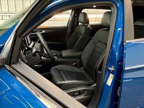 Used 2025 Volkswagen Atlas Cross Sport SEL image 28