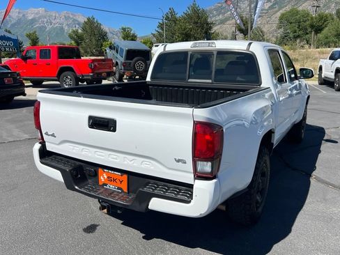 Used 2022 Toyota Tacoma SR AWD/4WD image 8