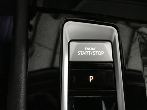 Used 2025 Volkswagen Atlas SE w/ Panoramic Sunroof Package FWD image 18