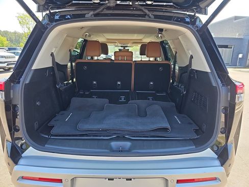 Used 2024 Nissan Pathfinder Platinum w/ Cargo Package image 17