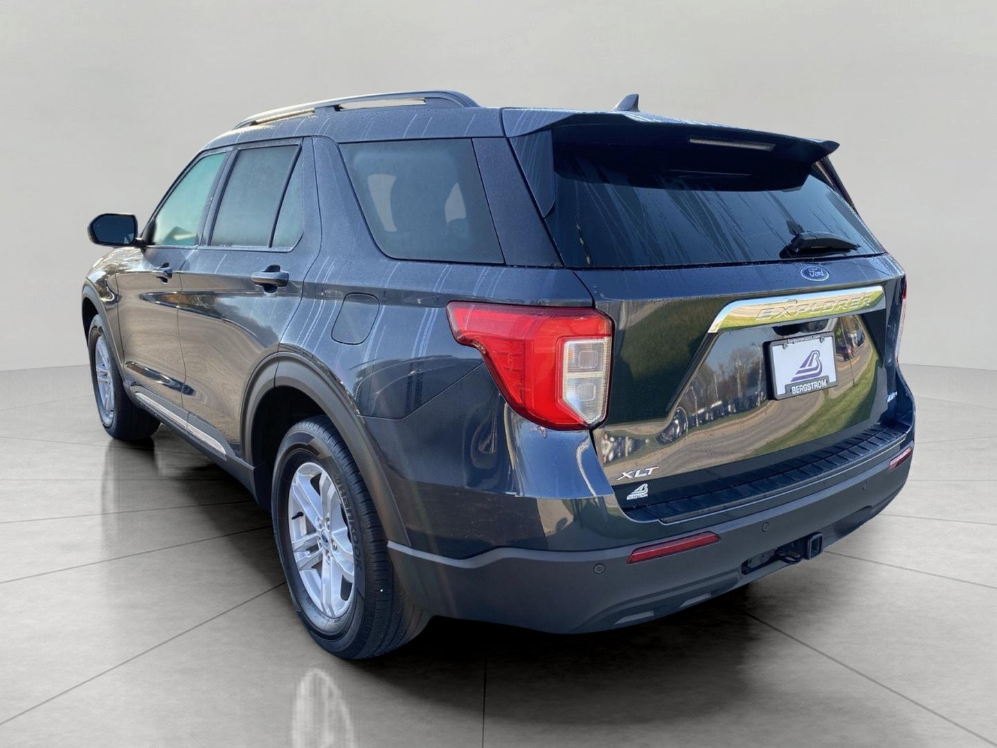 Certified 2024 Ford Explorer XLT w/ Class IV Trailer Tow Package AWD/4WD image 10