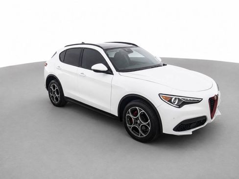Used 2018 Alfa Romeo Stelvio Sport w/ Quick Order Package 22J Sport AWD/4WD image 3