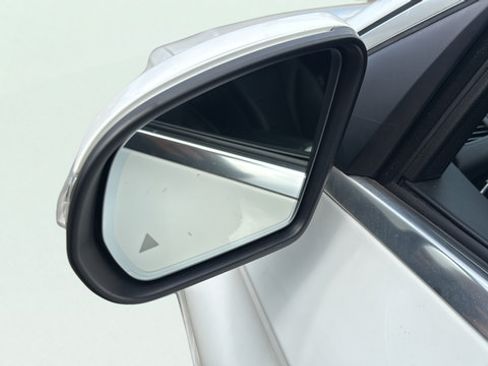 Used 2015 Mercedes-Benz C 300 Sedan image 28