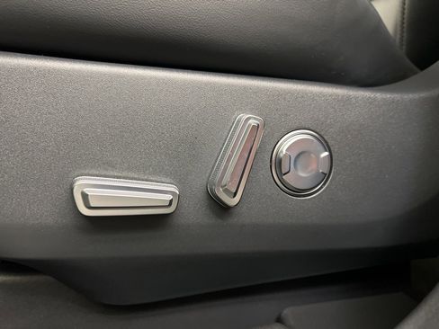 Used 2025 Lincoln Nautilus Premier w/ Equipment Group 102A image 28