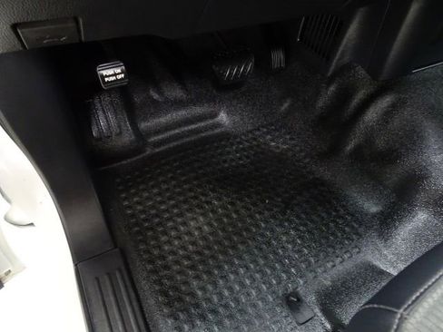 Used 2021 Nissan Titan S w/ S Utility Package image 24