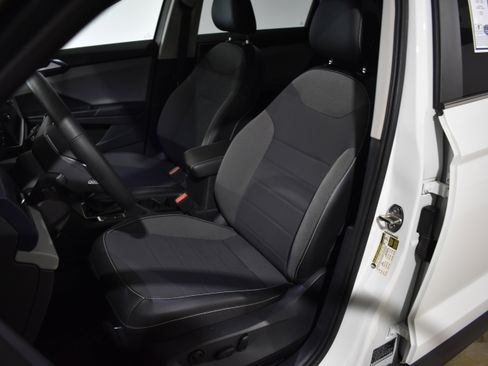 Used 2022 Volkswagen Taos SE image 15