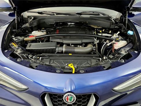 Used 2020 Alfa Romeo Stelvio Ti w/ Active Blind Spot Package AWD/4WD image 15