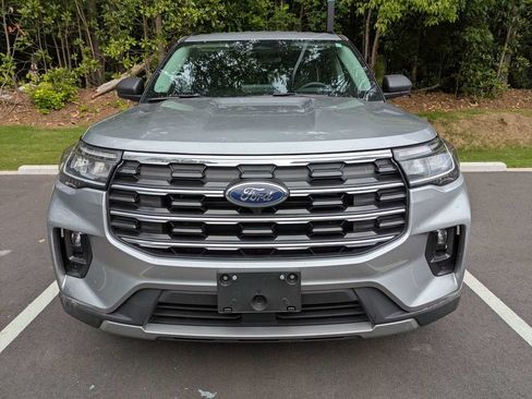 Used 2025 Ford Explorer Active w/ Active Comfort Package RWD image 3