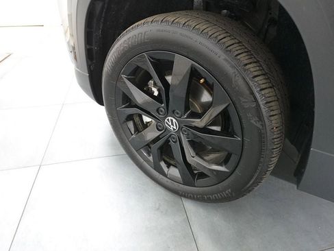 Used 2024 Volkswagen Taos SE image 28