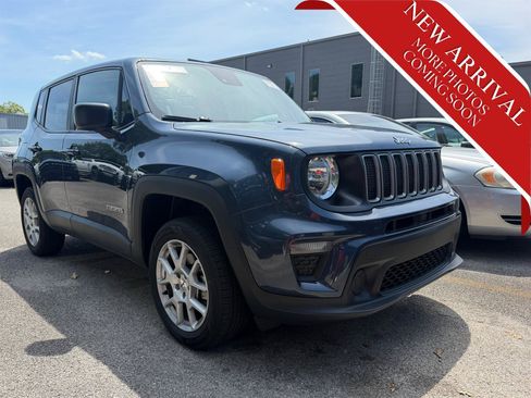Used 2023 Jeep Renegade Latitude AWD/4WD image 2