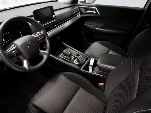 Used 2024 Mitsubishi Outlander ES image 22