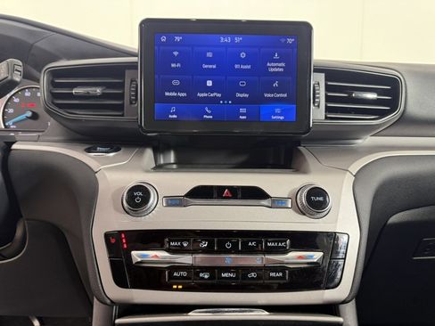 Used 2024 Ford Explorer XLT w/ Class IV Trailer Tow Package image 18