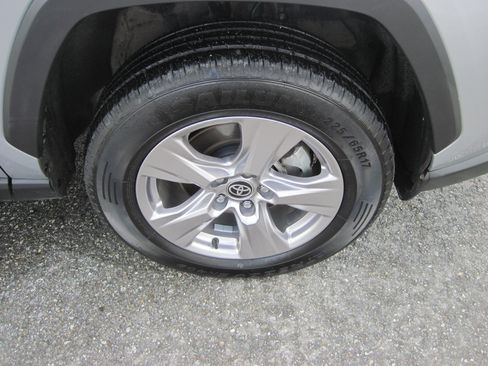 Used 2023 Toyota RAV4 XLE AWD/4WD image 4