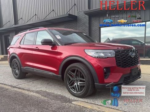 Used 2025 Ford Explorer ST image 1
