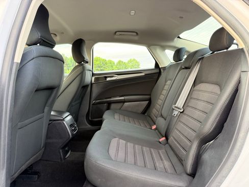 Used 2019 Ford Fusion SE FWD image 14