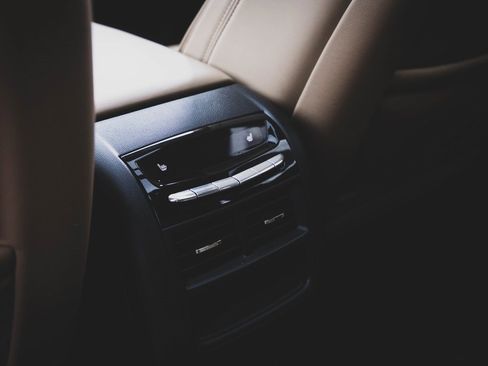 Used 2017 Cadillac XT5 Platinum w/ Driver Assist Package image 11