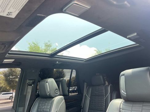 Used 2024 Cadillac Escalade Premium Luxury Platinum AWD/4WD image 30