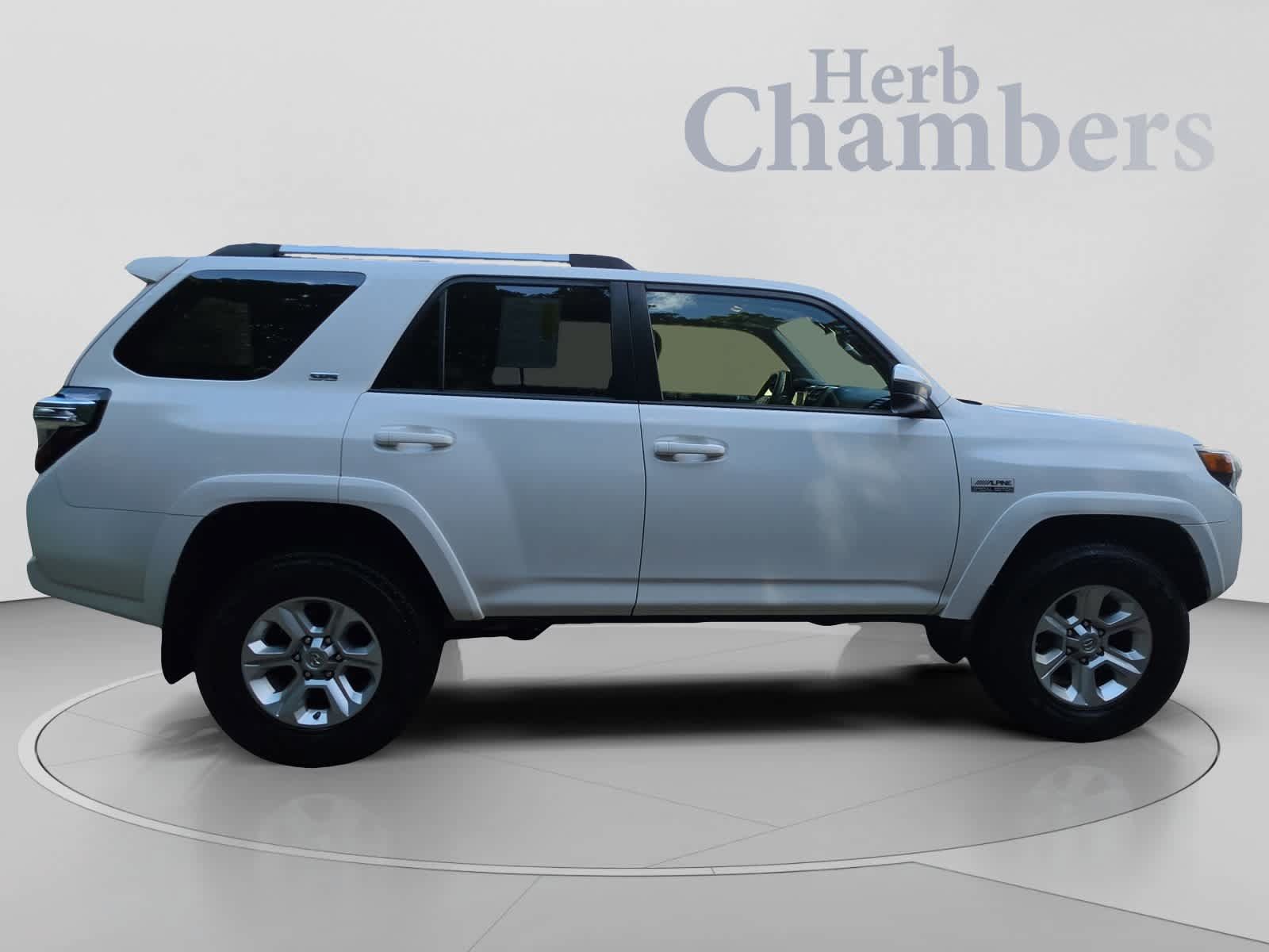 Used 2019 Toyota 4Runner SR5 AWD/4WD image 12