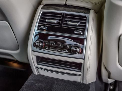 Used 2018 BMW 740i xDrive AWD/4WD image 25