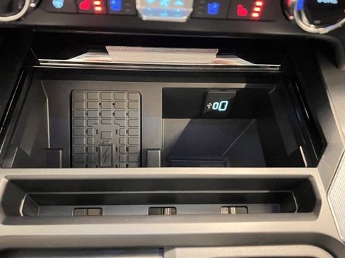 Used 2024 Ford F250 Lariat w/ Chrome Package image 34