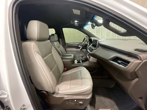 Used 2021 GMC Yukon XL SLT w/ Rear Media and Nav Package RWD image 14