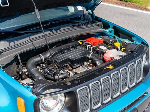 Used 2022 Jeep Renegade Latitude AWD/4WD image 20