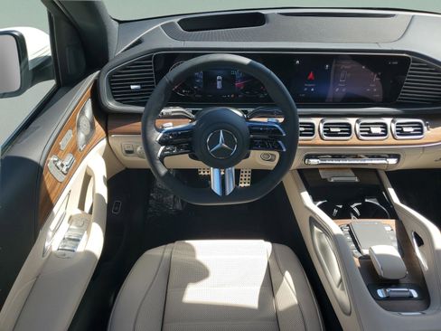 New 2026 Mercedes-Benz GLS 580 4MATIC image 38