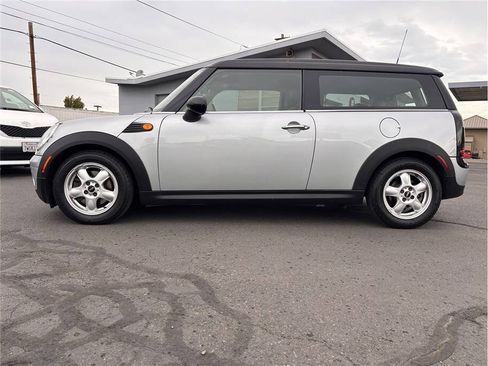 Used 2009 MINI Cooper Clubman Hardtop FWD image 2