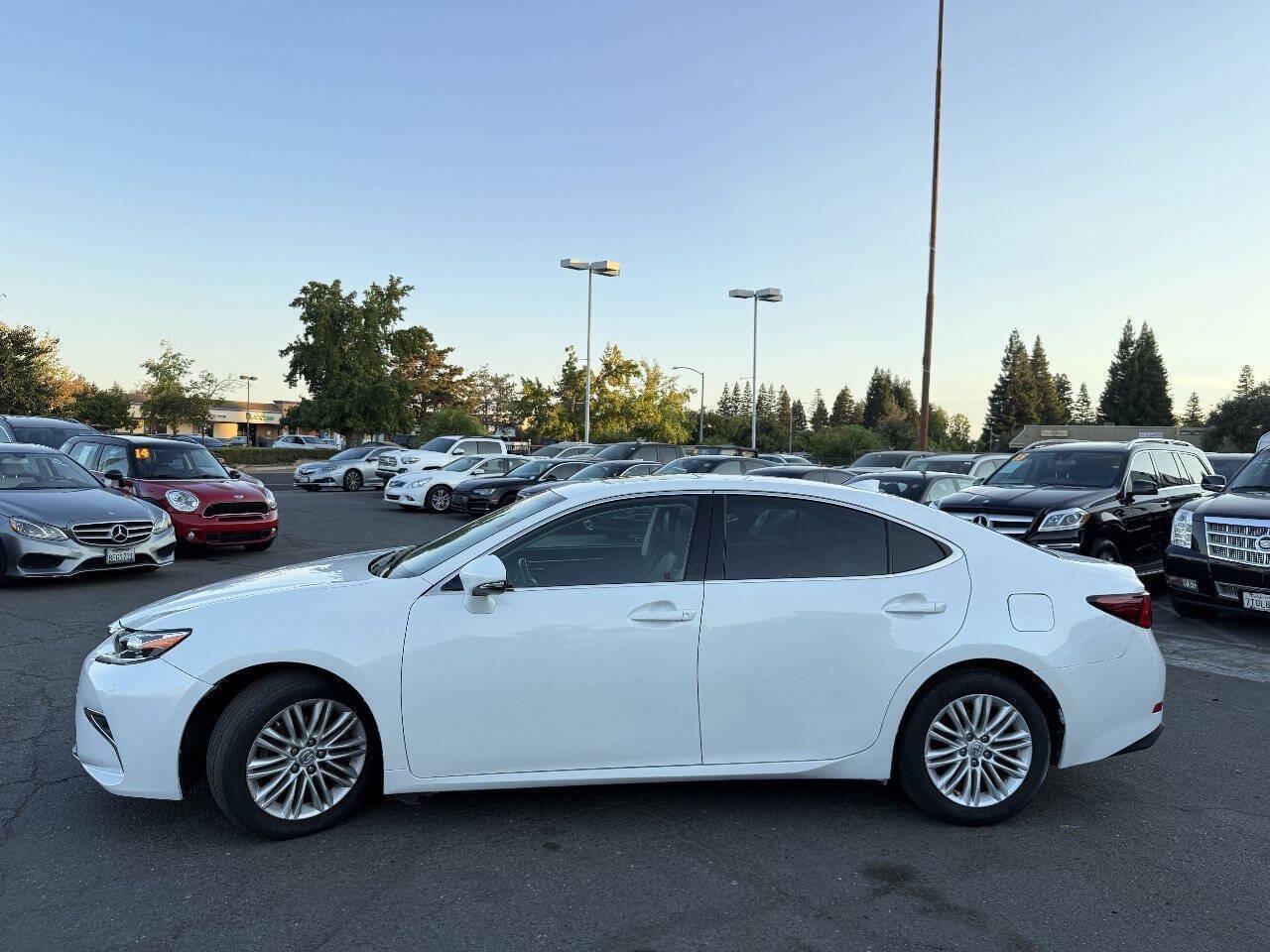 Used 2017 Lexus ES 350 FWD image 4