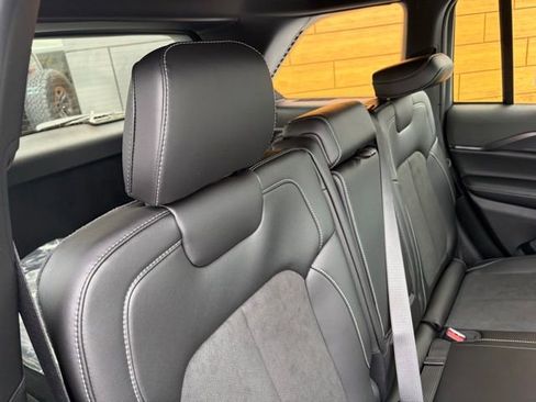 New 2025 Jeep Grand Cherokee 4WD image 31