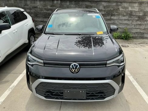 Used 2025 Volkswagen Taos SE FWD image 3
