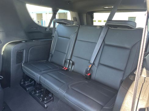 Used 2023 Chevrolet Suburban Premier image 16
