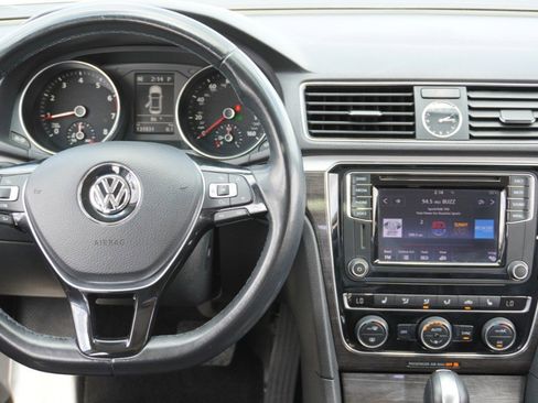 Used 2017 Volkswagen Passat 1.8T SE image 25