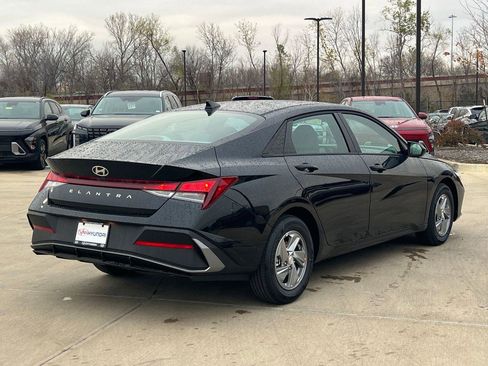New 2026 Hyundai Elantra SE image 11