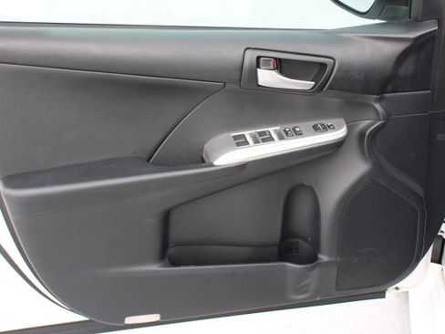 Used 2014 Toyota Camry SE image 10