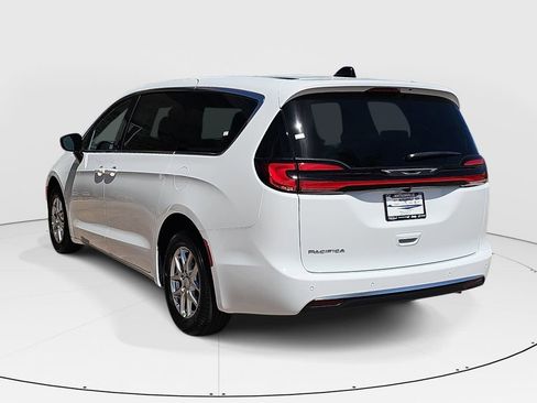 New 2027 Chrysler Pacifica Select FWD image 5