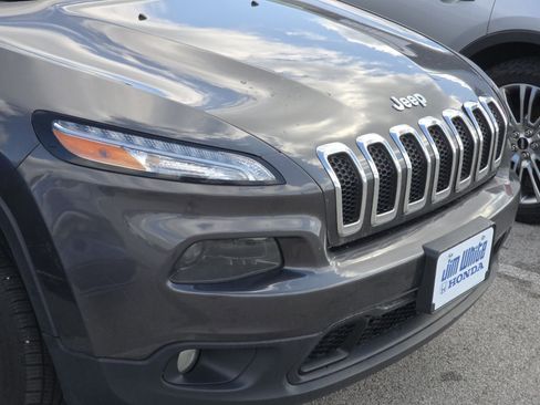 Used 2016 Jeep Cherokee Latitude AWD/4WD image 6