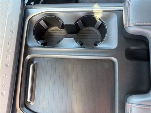 Used 2025 Ford Expedition Active RWD image 16