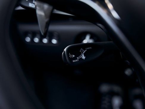 Used 2025 McLaren Artura Spider RWD image 48
