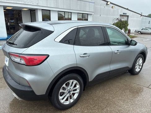 Used 2021 Ford Escape SE w/ Cold Weather Package FWD image 8