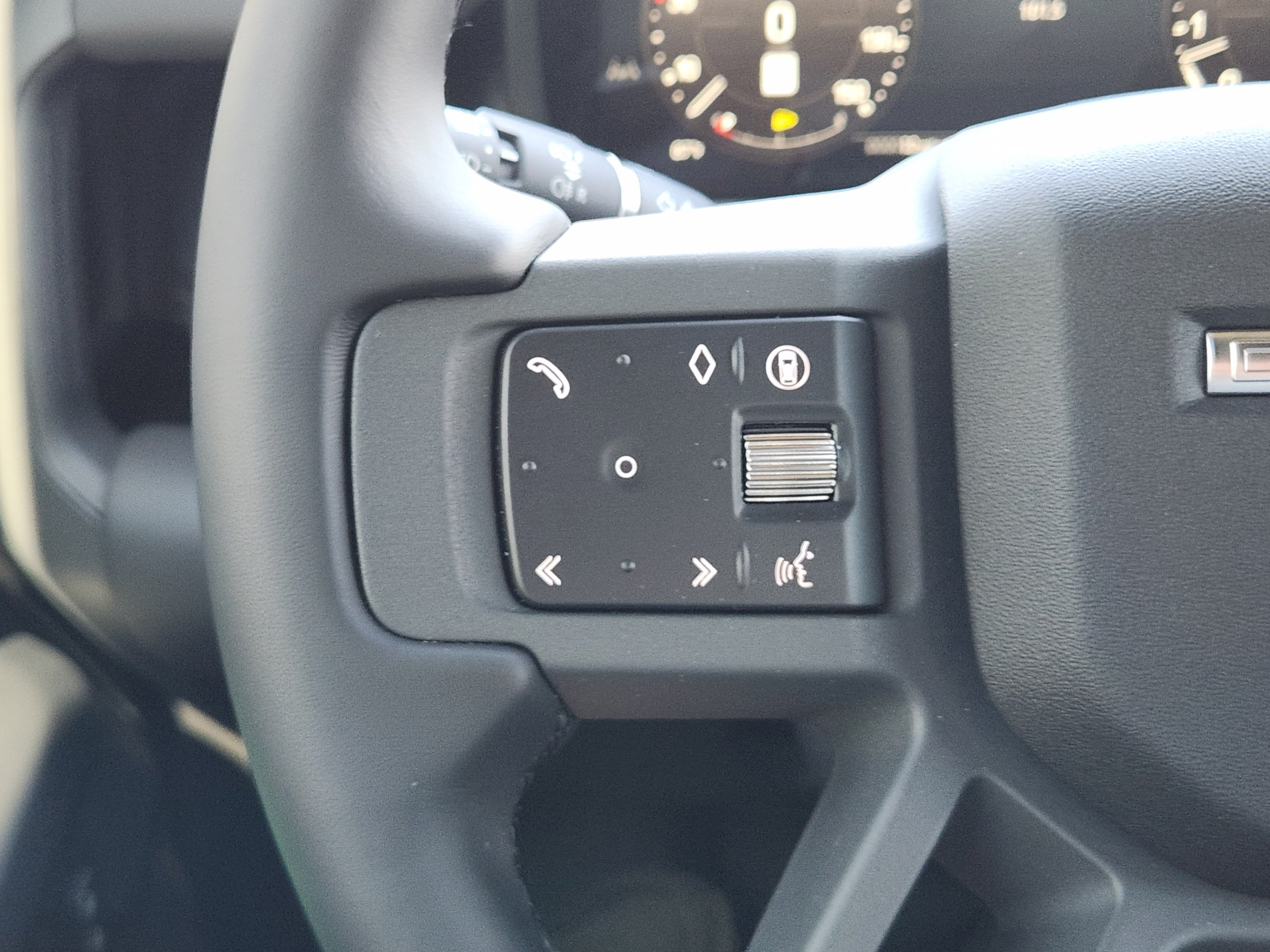 New 2026 Land Rover Defender 110 X-Dynamic SE AWD/4WD image 22