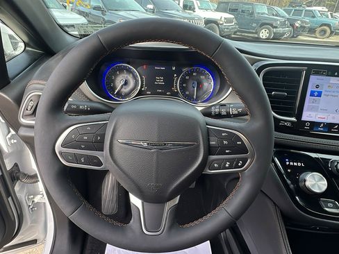 Used 2024 Chrysler Pacifica Pinnacle image 27